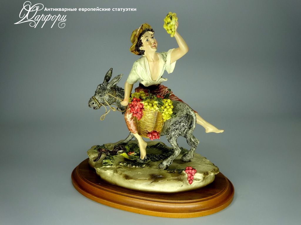 Купить фарфоровую статуэтку G. Armani Мальчик на ослике